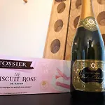 Groom - Jacuzzi & Champagne Apartment Epernay
