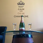 Groom - Jacuzzi & Champagne *