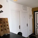 Groom - Jacuzzi & Champagne Apartment Epernay