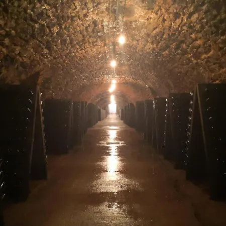 Groom - Jacuzzi & Champagne