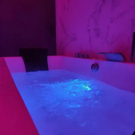 Groom - Jacuzzi & Champagne * Epernay