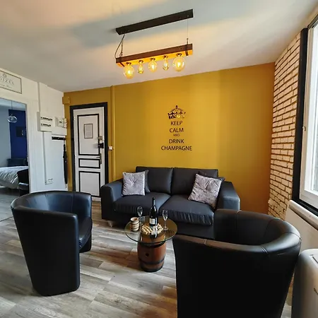 Groom - Jacuzzi & Champagne Appartement Épernay