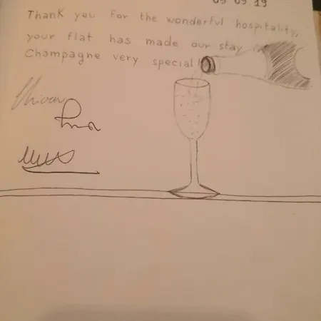 Groom - Jacuzzi & Champagne * 에페르네이