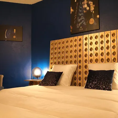 Groom - Jacuzzi & Champagne