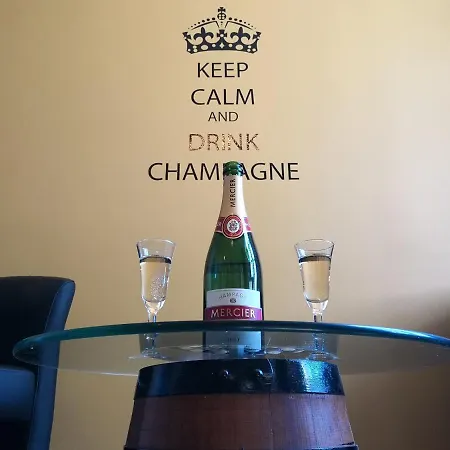 Groom - Jacuzzi & Champagne *