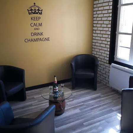 Groom - Jacuzzi & Champagne Apartment