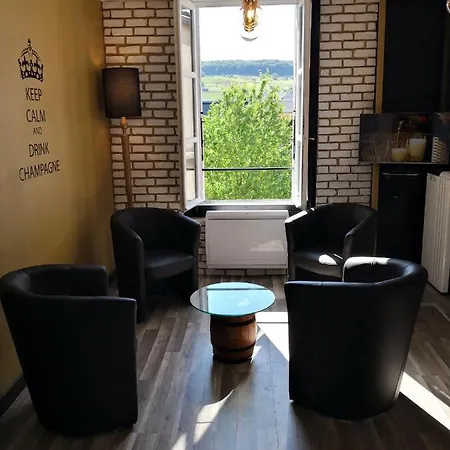 Groom - Jacuzzi & Champagne Lägenhet *