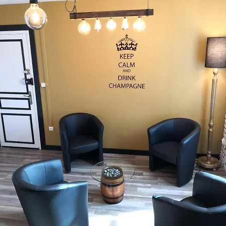 Groom - Jacuzzi & Champagne