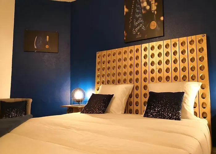 Groom - Jacuzzi & Champagne